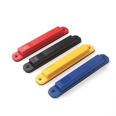 Superficie lisa y brillante Etiquetas RFID de plástico UHF Etiquetas RFID pasivas anti-metal Largo alcance