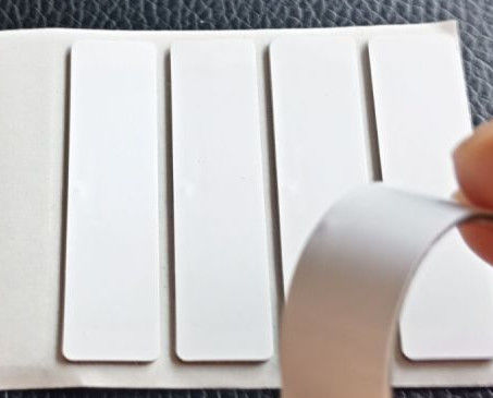 Logotipo de la empresa Etiquetas UHF RFID Etiquetas en metal o no metal en la cadena de suministro
