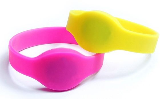 Logotipo OEM Smart NFC RFID Brazaletes de silicona impermeables Brazalete para parques acuáticos