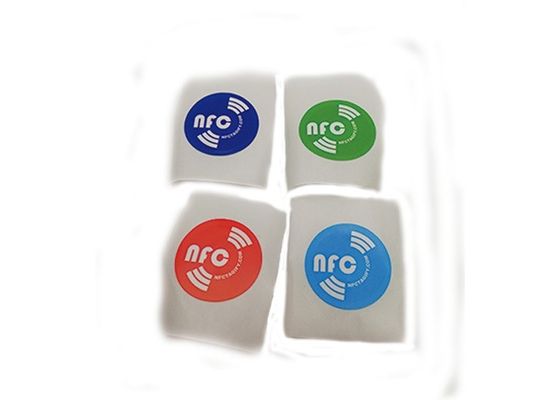 Impresión personalizada de etiqueta adesiva circular con chip HF RFID