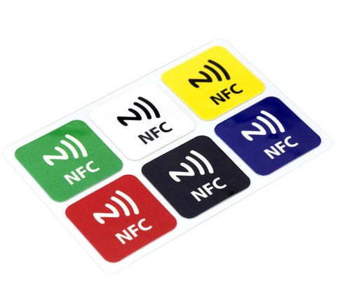215 213 Chip Reescribible Passive NFC Tag Roll 0,07 mm El grosor es de 13,56 MHz